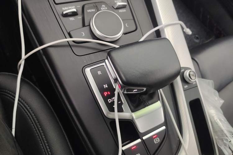 Used Audi A5 2019 Sportback 40 TFSI Fashion Model Gear Lever