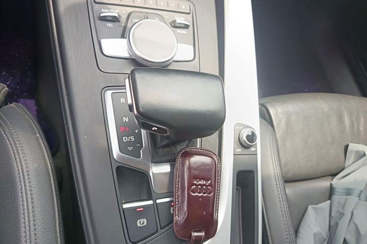 Used Audi A5 2019 Sportback 45 TFSI Sport Edition Gear Lever