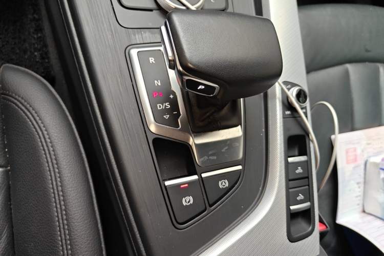 Used Audi A5 2019 Cabriolet 40 TFSI Fashion Edition China V Gear Lever