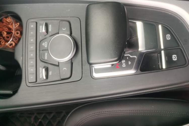 Used Audi A5 2019 Sportback 40 TFSI Fashion Model Gear Lever