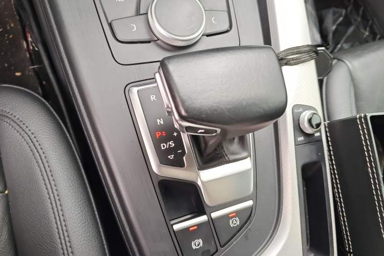 Used Audi A5 2019 Sportback 40 TFSI Fashion Model Gear Lever