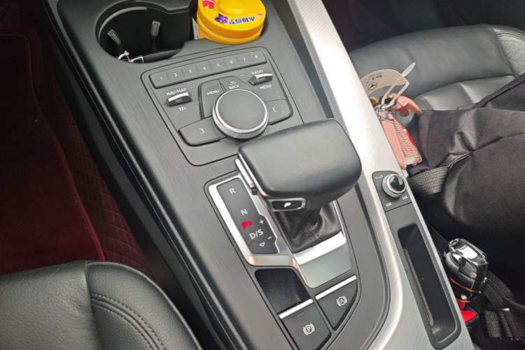 Used Audi A5 2019 Sportback 40 TFSI Fashion Model Gear Lever