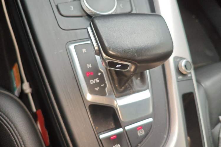 Used Audi A5 2019 Sportback 40 TFSI Fashion Model Gear Lever