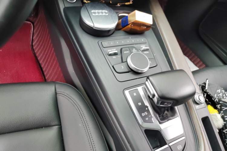 Used Audi A5 2019 Sportback 40 TFSI Fashion Model Gear Lever