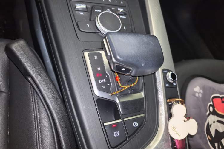 Used Audi A5 2019 Sportback 40 TFSI Fashion Model Gear Lever