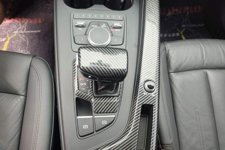 Used Audi A5 2019 Sportback 40 TFSI Fashion Model Gear Lever