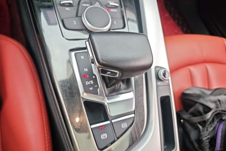 Used Audi A5 2019 Sportback 40 TFSI Fashion Model Gear Lever