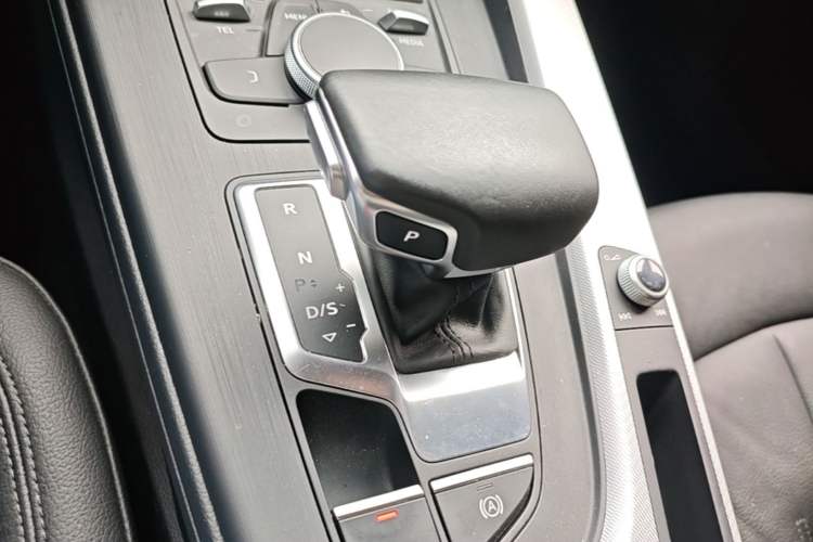 Used Audi A5 2019 Sportback 40 TFSI Fashion Model Gear Lever