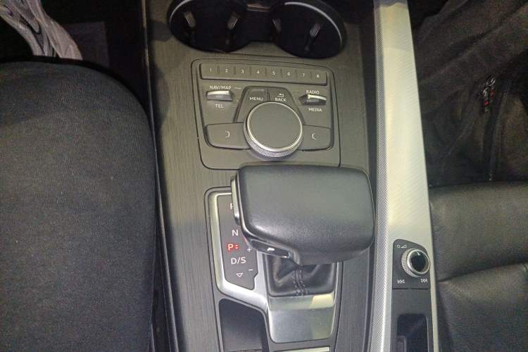 Used Audi A5 2019 Sportback 40 TFSI Fashion Model Gear Lever