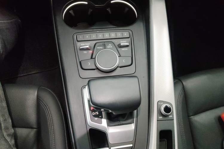 Used Audi A5 2019 Sportback 40 TFSI Fashion Model Gear Lever