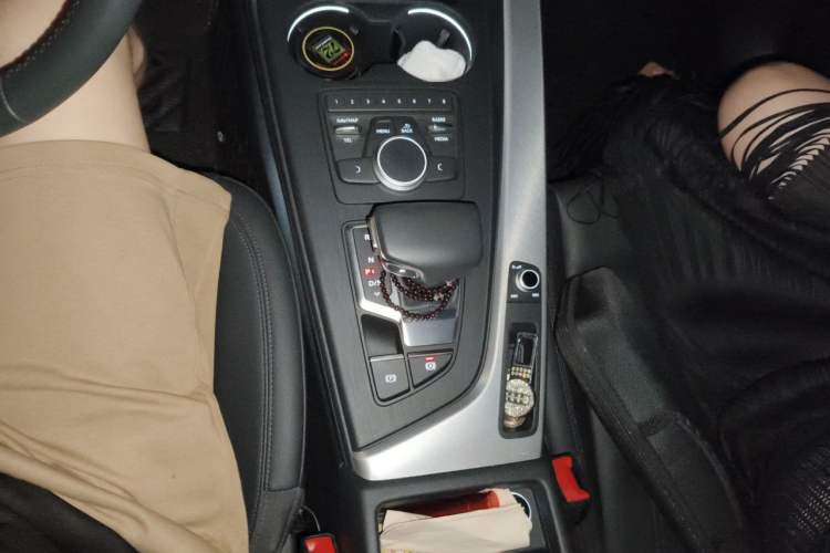 Used Audi A5 2019 Sportback 40 TFSI Fashion Model Gear Lever