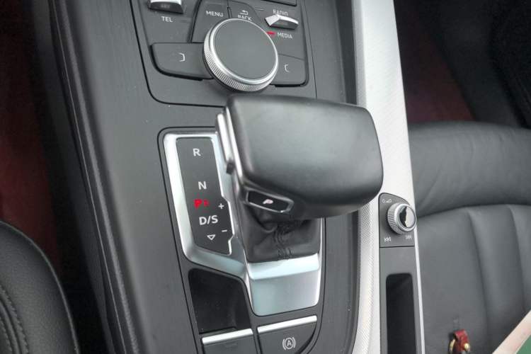 Used Audi A5 2019 Sportback 40 TFSI Fashion Model Gear Lever