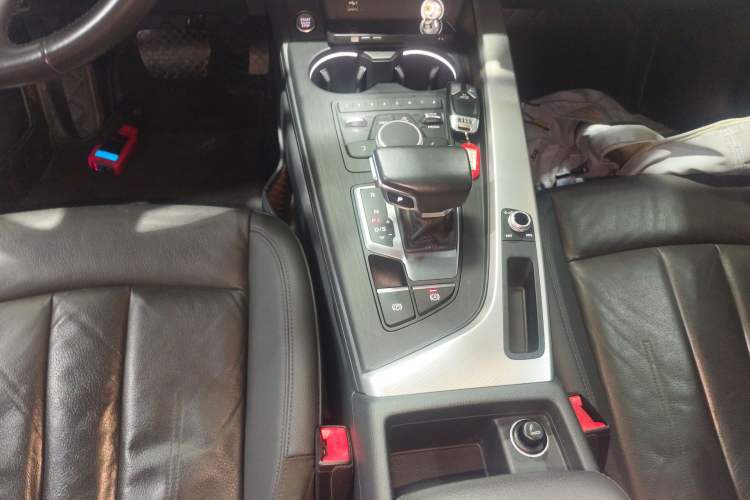 Used Audi A5 2019 Sportback 40 TFSI Fashion Model Gear Lever
