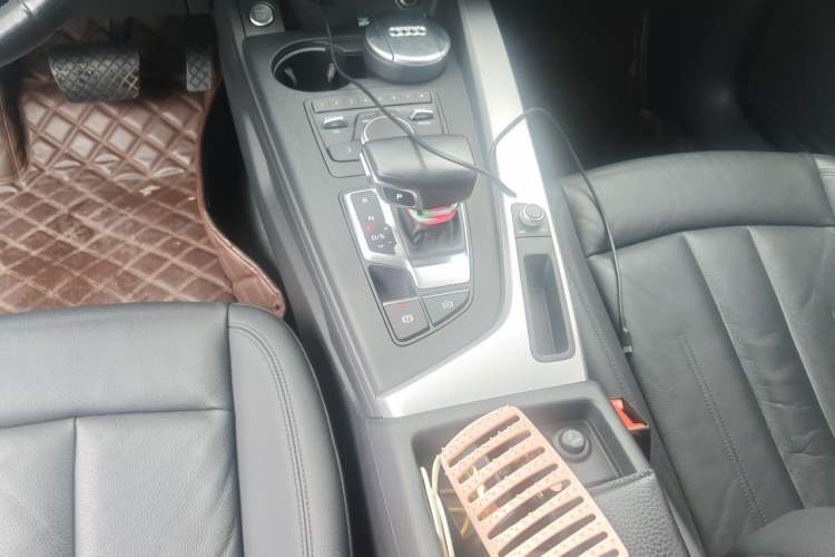 Used Audi A5 2019 Sportback 40 TFSI Fashion Model Gear Lever