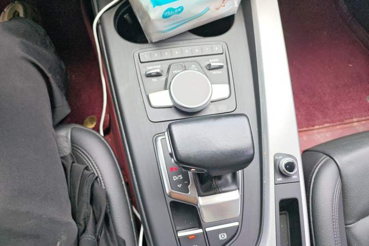 Used Audi A5 2019 Sportback 45 TFSI Fashion Model Gear Lever