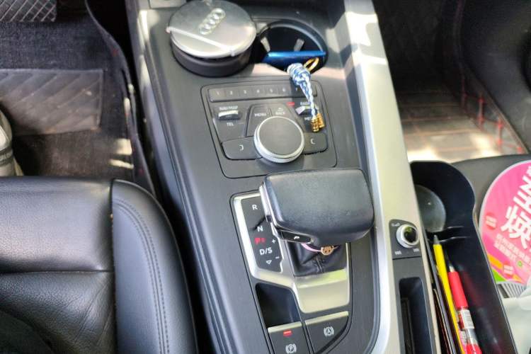 Used Audi A5 2019 Sportback 40 TFSI Fashion Model Gear Lever
