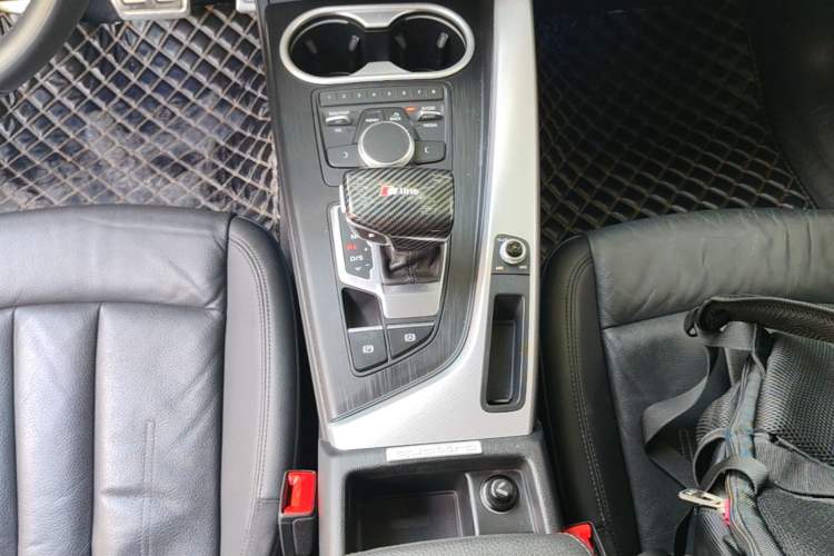 Used Audi A5 2019 Sportback 40 TFSI Fashion Model Gear Lever