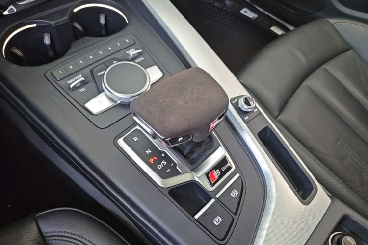 Used Audi A5 2019 Sportback 45 TFSI Fashion Model Gear Lever