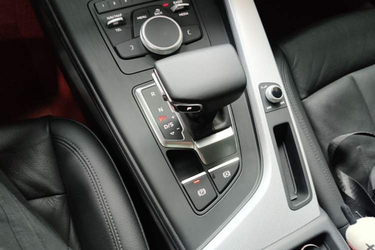Used Audi A5 2019 Sportback 40 TFSI Fashion Model Gear Lever