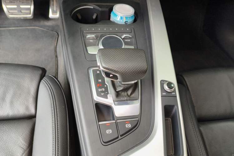 Used Audi A5 2019 Sportback 45 TFSI quattro Sport Model Gear Lever