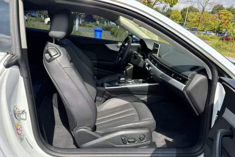 Used Audi A5 2019 Coupe 40 TFSI Fashion Edition China V Emission Standard Interior 15