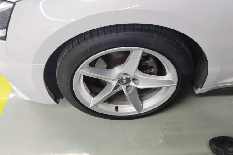 Used Audi A5 2019 Sportback 40 TFSI Fashion Model Left Front Wheel Hub