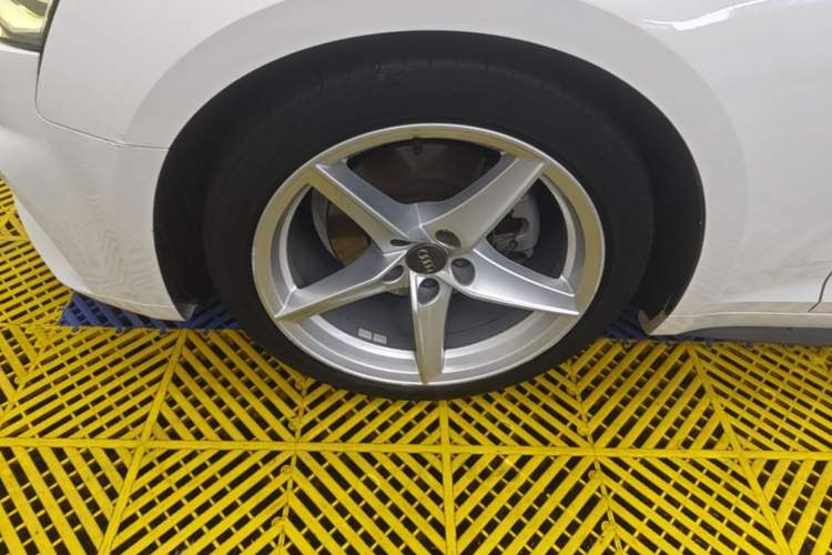 Used Audi A5 2019 Sportback 40 TFSI Fashion Model Left Front Wheel Hub