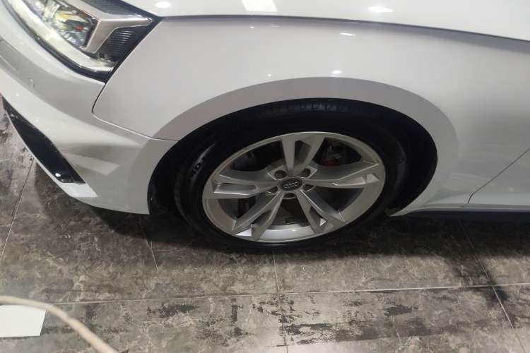 Used Audi A5 2019 Sportback 40 TFSI Fashion Model Left Front Wheel Hub