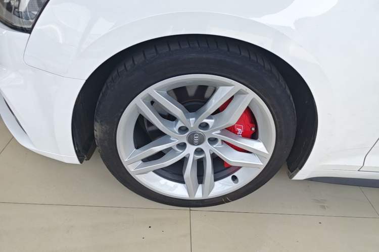 Used Audi A5 2019 Sportback 45 TFSI Fashion Model Left Front Wheel Hub