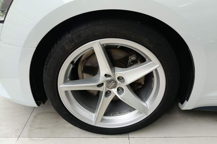 Used Audi A5 2019 Sportback 40 TFSI Fashion Model Left Front Wheel Hub