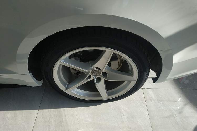 Used Audi A5 2019 Coupe 40 TFSI Fashion Edition China V Emission Standard Left Rear Wheel Hub