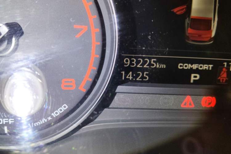Used Audi A5 2019 Sportback 40 TFSI Fashion Model Odometer Close Up