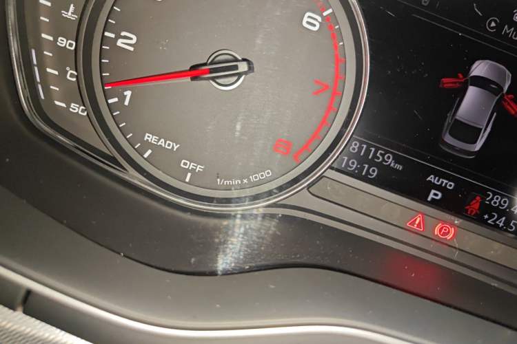 Used Audi A5 2019 Sportback 40 TFSI Fashion Model Odometer Close Up