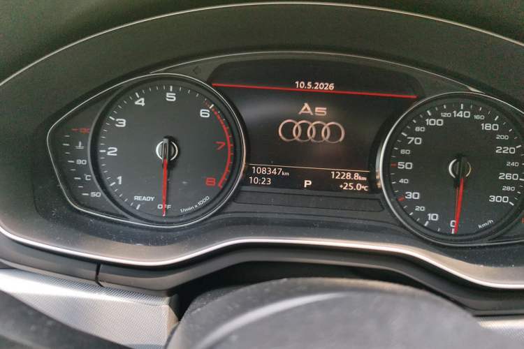 Used Audi A5 2019 Coupe 40 TFSI Fashion Edition China V Emission Standard Odometer Close Up