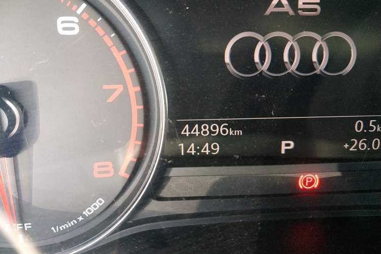 Used Audi A5 2019 Coupe 40 TFSI Fashion Edition China V Emission Standard Odometer Close Up