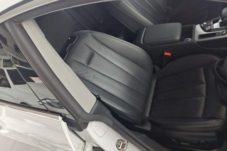 Used Audi A5 2019 Sportback 40 TFSI Fashion Model Right Front Seat