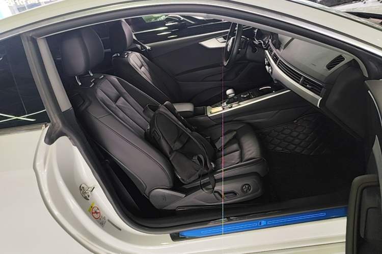 Used Audi A5 2019 Coupe 40 TFSI Fashion Edition China V Emission Standard Right Front Seat
