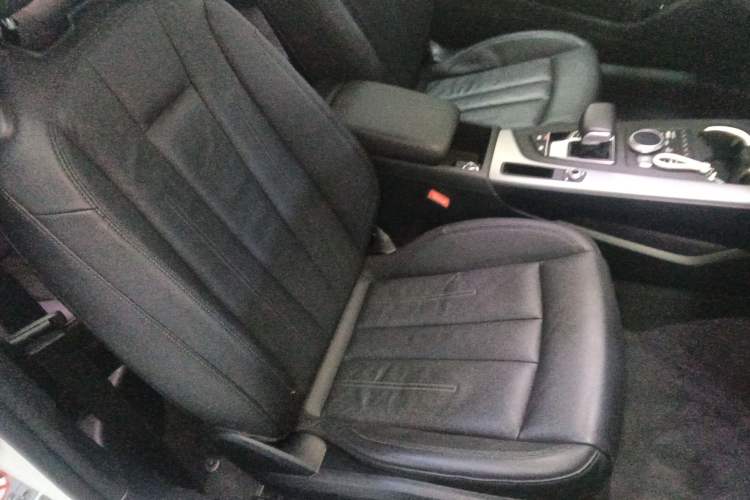 Used Audi A5 2019 Coupe 40 TFSI Fashion Edition China V Emission Standard Right Front Seat