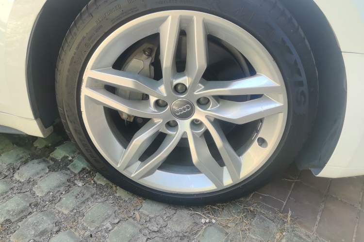 Used Audi A5 2019 Sportback 45 TFSI Fashion Model Right Front Wheel Hub