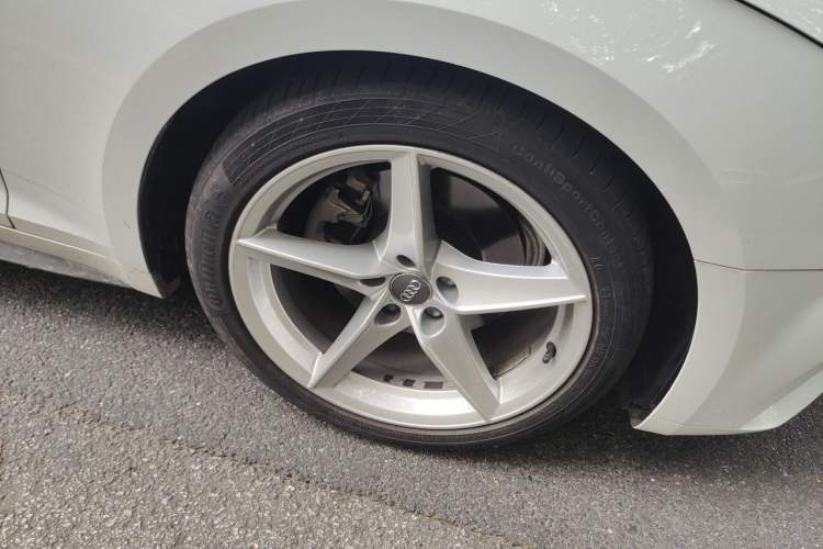 Used Audi A5 2019 Sportback 40 TFSI Fashion Model Right Front Wheel Hub