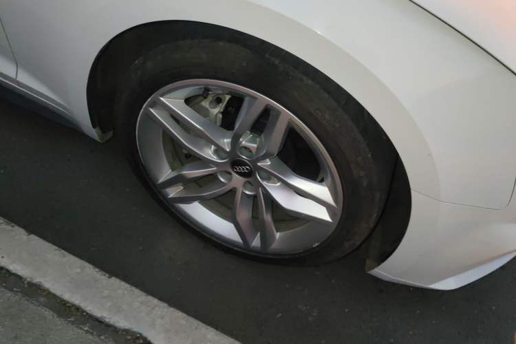 Used Audi A5 2019 Sportback 45 TFSI Fashion Model Right Front Wheel Hub
