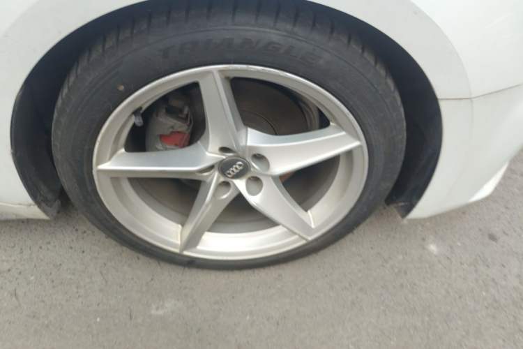 Used Audi A5 2019 Sportback 40 TFSI Fashion Model Right Front Wheel Hub