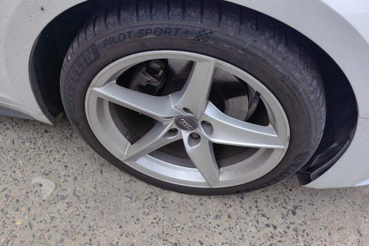 Used Audi A5 2019 Sportback 40 TFSI Fashion Model Right Front Wheel Hub