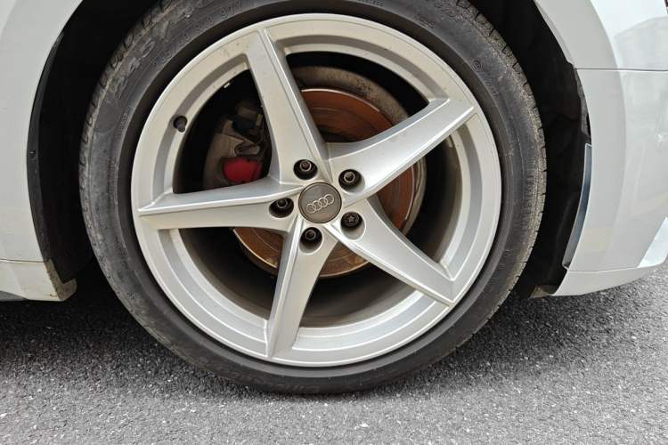 Used Audi A5 2019 Cabriolet 40 TFSI Fashion Edition China V Right Front Wheel Hub
