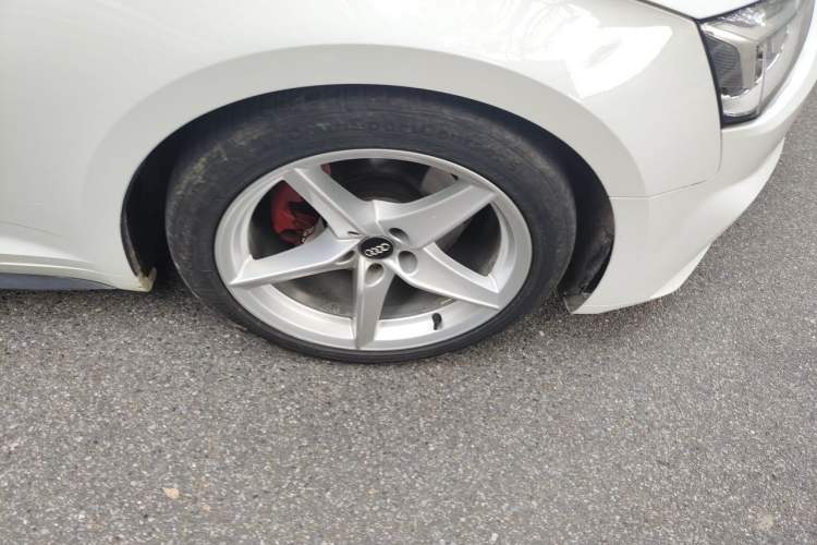 Used Audi A5 2019 Sportback 40 TFSI Fashion Model Right Front Wheel Hub