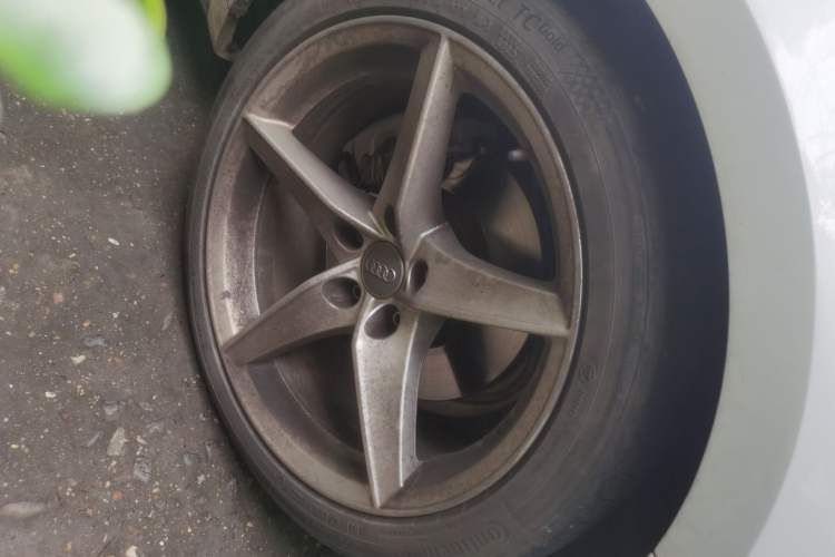 Used Audi A5 2019 Sportback 40 TFSI Fashion Model Right Front Wheel Hub