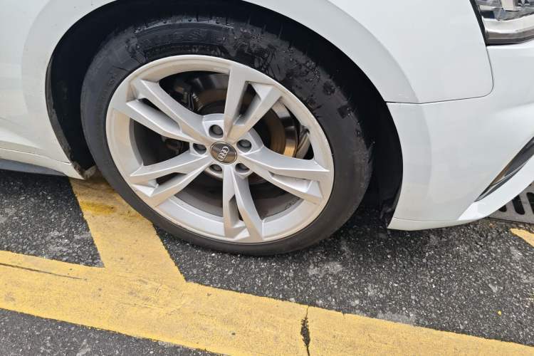 Used Audi A5 2019 Sportback 40 TFSI Fashion Model Right Front Wheel Hub