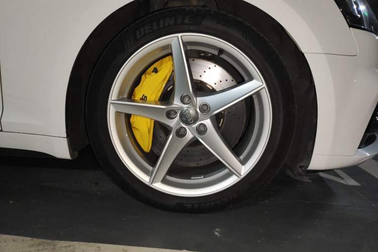 Used Audi A5 2019 Sportback 40 TFSI Fashion Model Right Front Wheel Hub