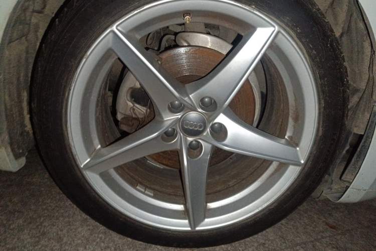 Used Audi A5 2019 Sportback 40 TFSI Fashion Model Right Front Wheel Hub