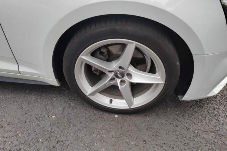 Used Audi A5 2019 Sportback 40 TFSI Fashion Model Right Front Wheel Hub